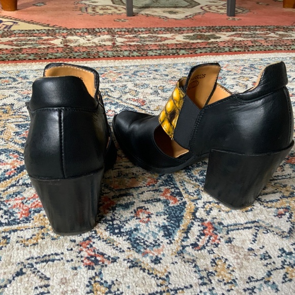 John Fluevog women’s size 7.5 - Picture 3 of 5